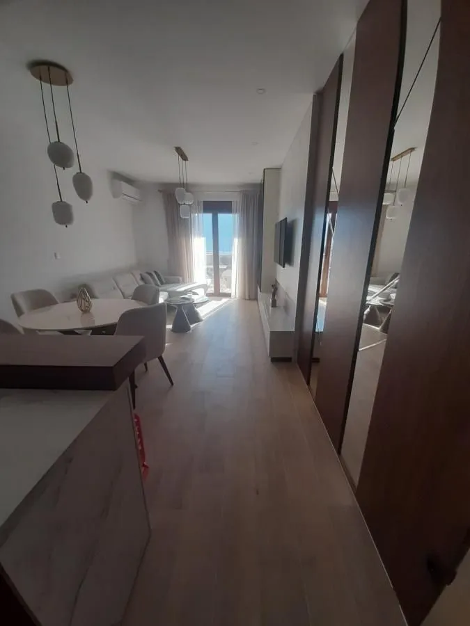Rent, two bedroom apartment, 65m², Dobrota, Kotor