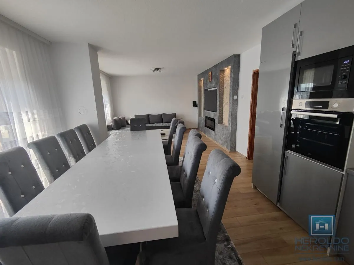 Prodaja, kuća, 270m², Budžino brdo, Jagodina