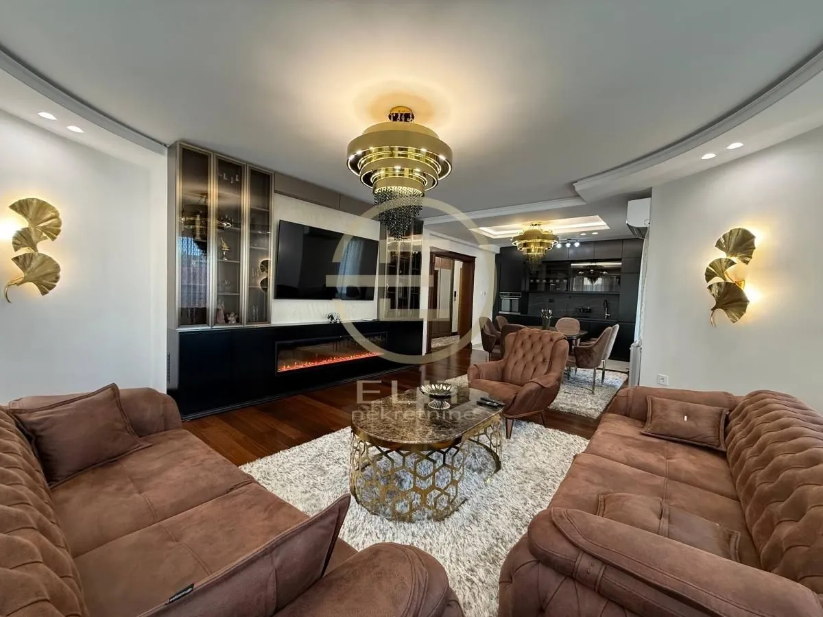 Izdavanje, stan, 116m², Socijalno, Novi Sad Sve Podlokacije