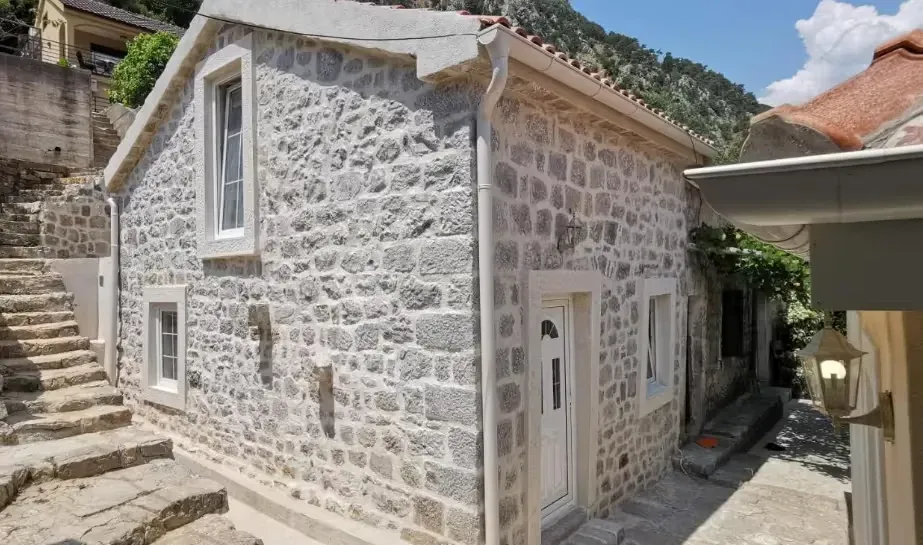Rent, apartment, 60m², Kotor, Crna Gora