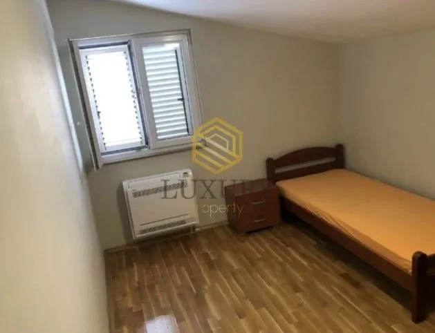 Rent, house, 200m², Konik, Podgorica