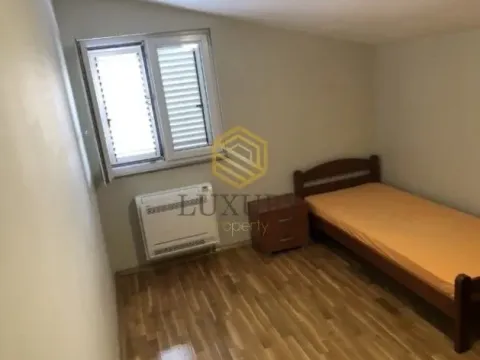 Izdavanje, kuća, 200m², Konik, Podgorica - image 9