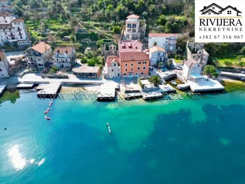 Sale, house, 220m², Stoliv, Kotor - image 1