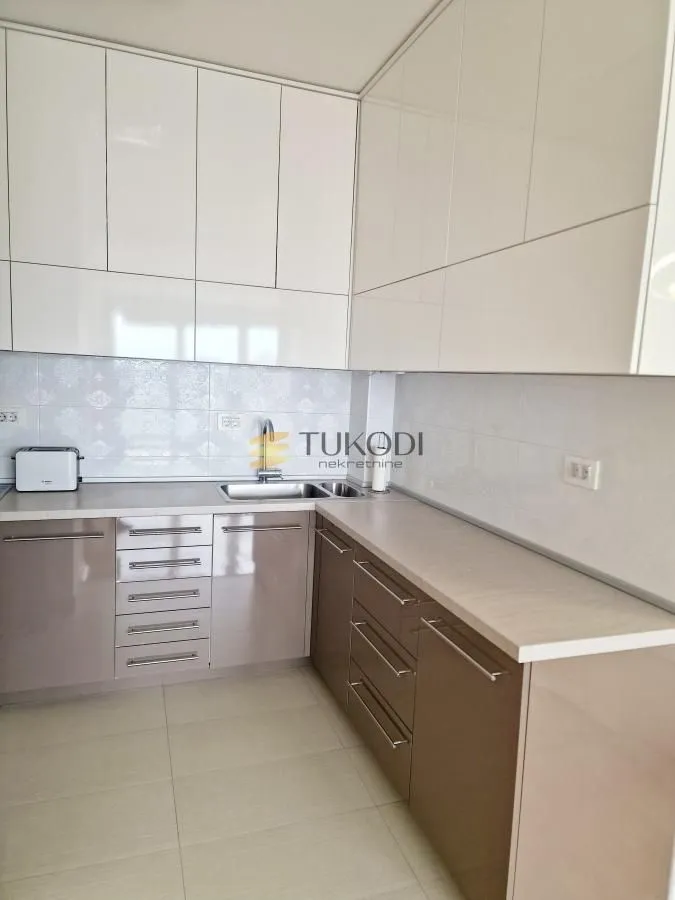 Prodaja, trosoban stan, 105m², Centar, Novi Sad