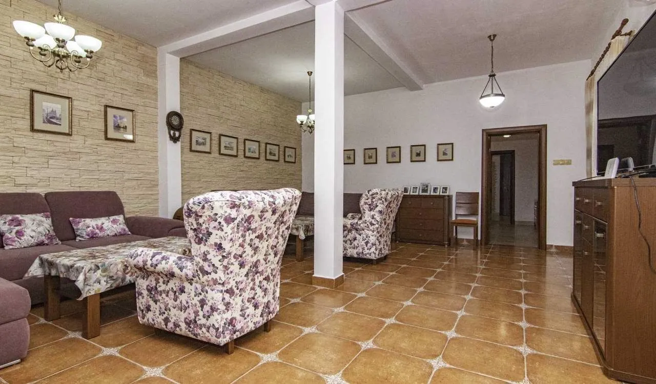 Prodaja, kuća, 400m², Danilovgrad, Crna Gora