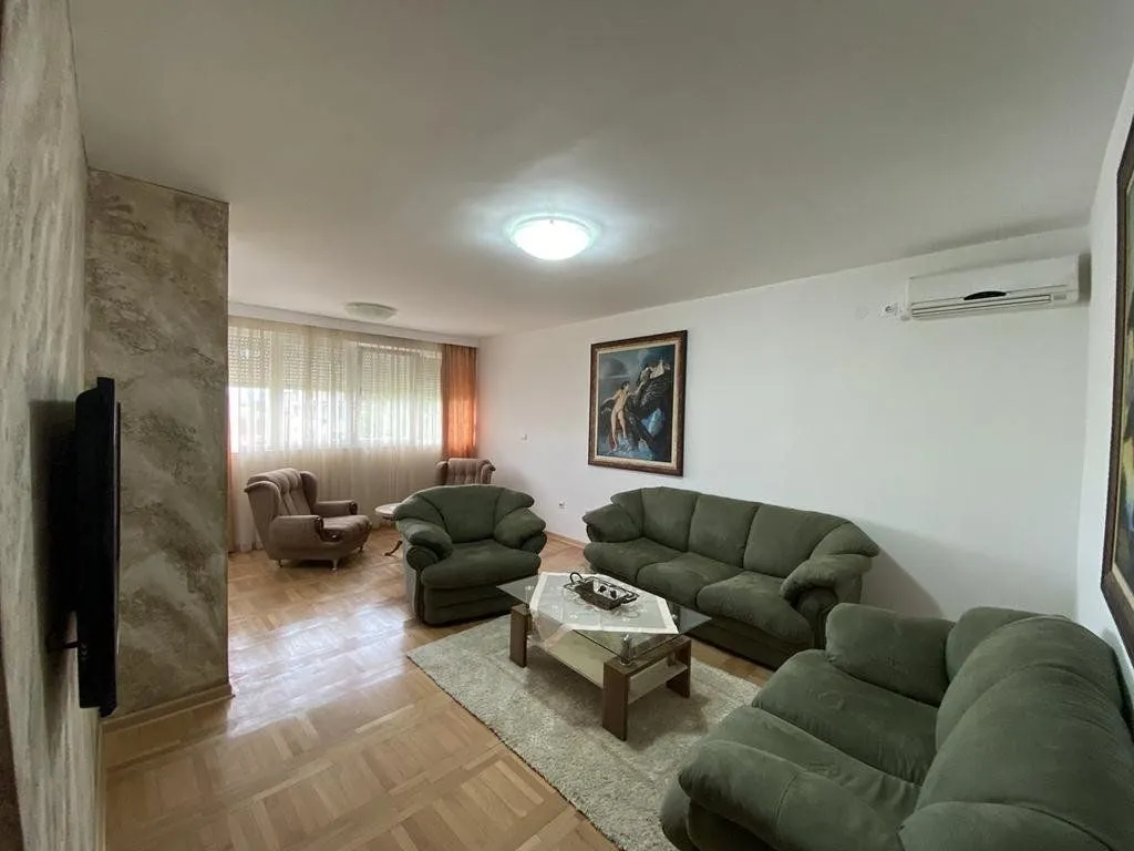 Izdavanje, dvosoban stan, 80m², Stari Aerodrom, Podgorica