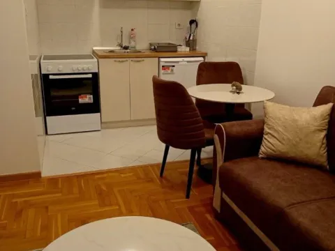 Izdavanje, jednosoban stan, 35m², City Kvart, Podgorica - image 2