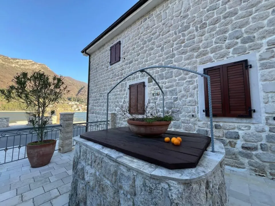 Sale, house, 300m², Kamenari, Herceg Novi