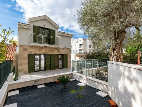 Sale, house, 204m², Podkošljun, Budva - image 18