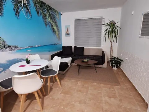 Izdavanje, stan, 50m², Podgorica, Crna Gora - image 1