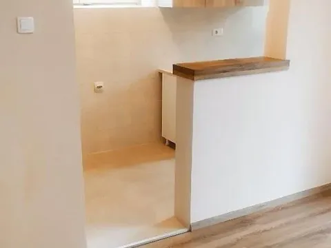 Izdavanje, dvosoban stan, 90m², Centar, Podgorica - image 2