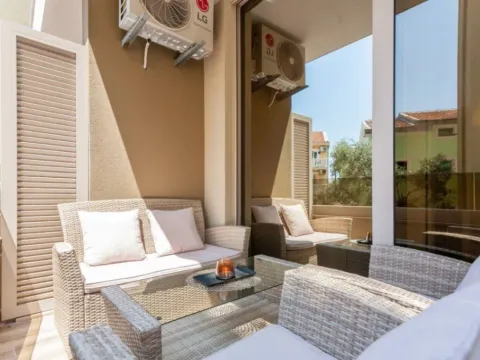 Rent, one bedroom apartment, 52m², Rafailovići, Budva - image 4