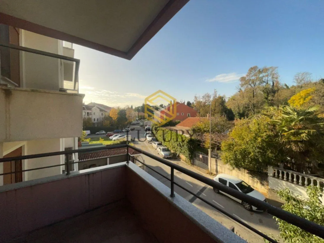 Izdavanje, dvosoban stan, 125m², Gorica C, Podgorica