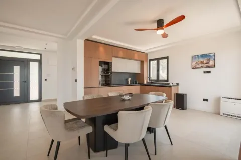 Rent, house, 318m², Reževići, Budva - image 13
