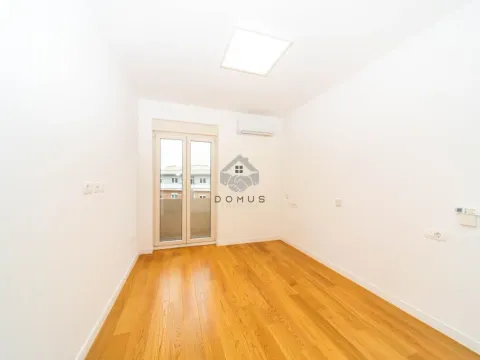 Rent, office space, 68m², Central Point, Podgorica - image 5