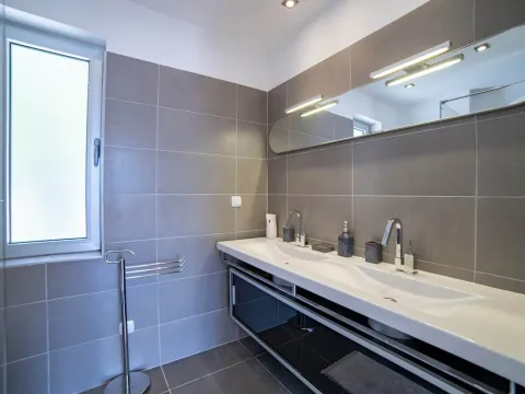 Prodaja, kuća, 405m², Strp, Kotor - image 18