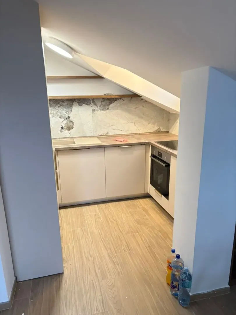 Izdavanje, dvosoban stan, 60m², Tivat, Crna Gora