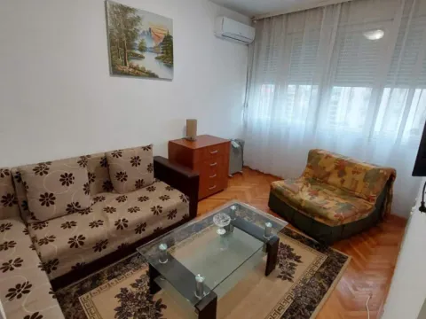 Izdavanje, garsonjera, 27m2, Drpe Mandića, Podgorica Izdavanje, garsonjera, 27m2, Drpe Mandića, Podgorica