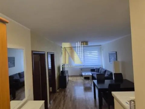 Izdavanje, jednosoban stan, 45m², Centar, Novi Sad