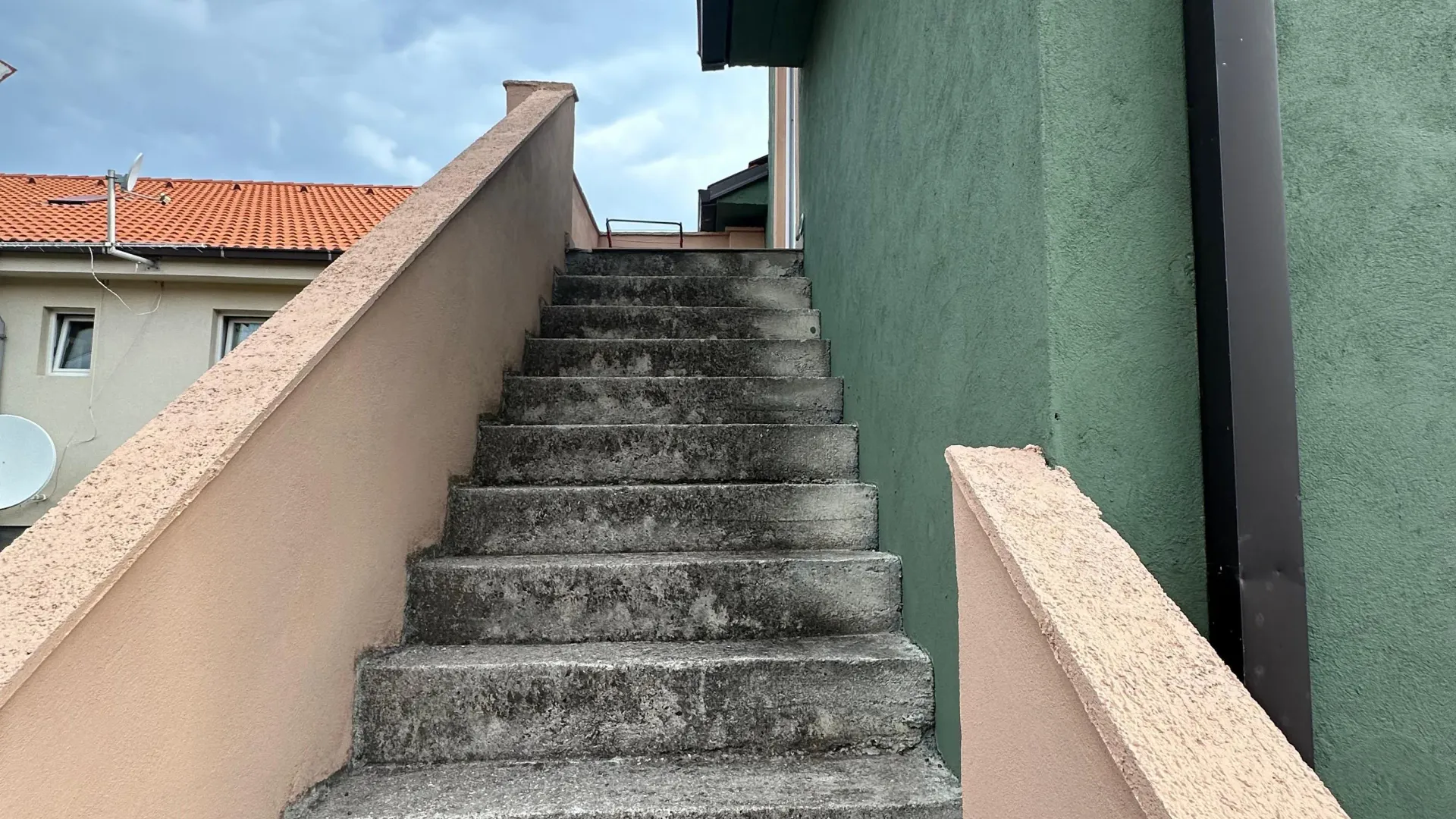 Izdavanje, kuća, 180m², Krašići, Tivat