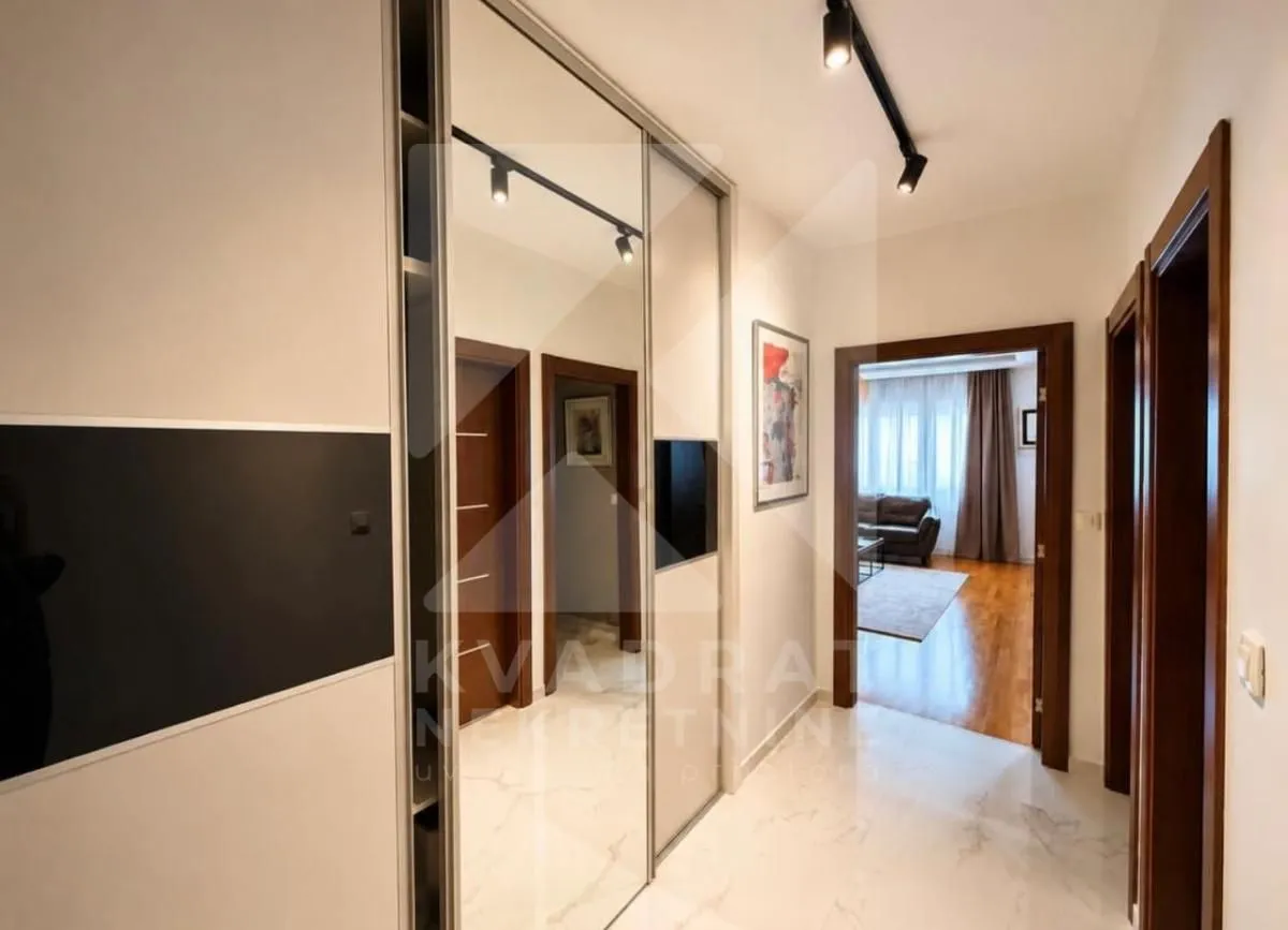 Izdavanje, dvosoban stan, 90m², Preko Morače, Podgorica