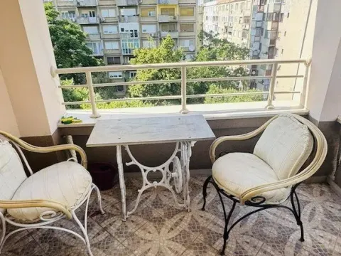 Rent, one bedroom apartment, 130m², Stari grad, Novi Sad - image 13