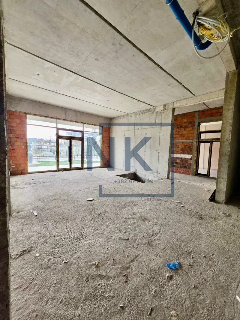 Izdavanje, poslovni prostor, 165m², Central Point, Podgorica