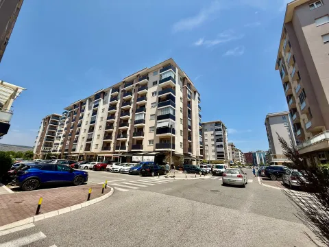 Izdavanje, trosoban stan, 100m², City Kvart, Podgorica - image 5