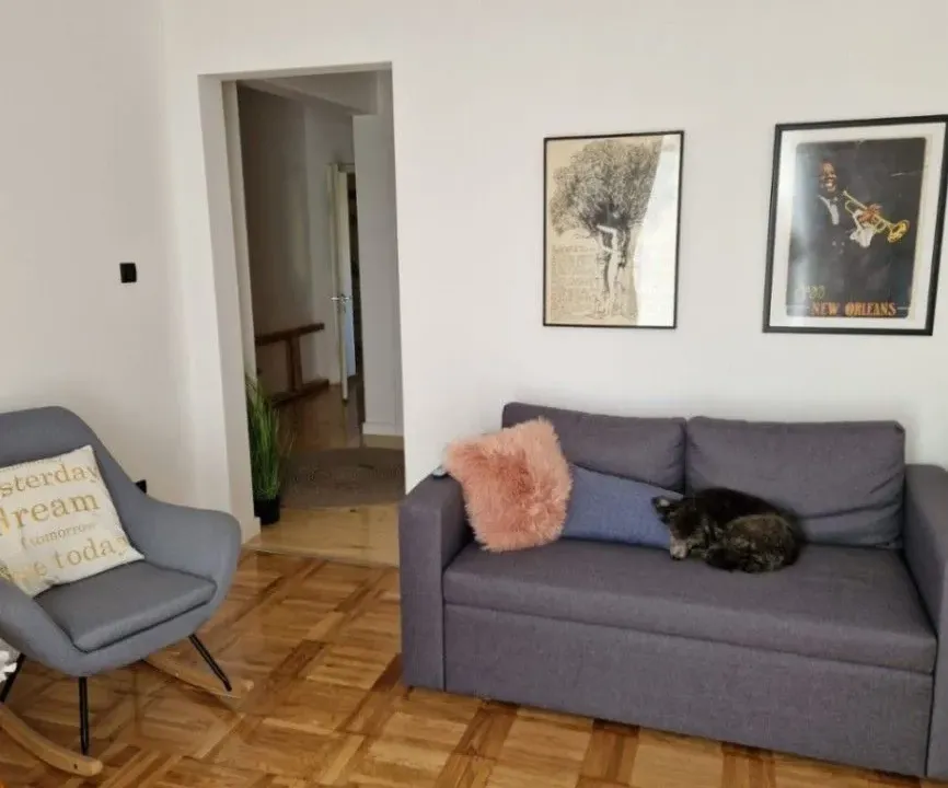 Izdavanje, jednosoban stan, 50m², Tivat, Crna Gora