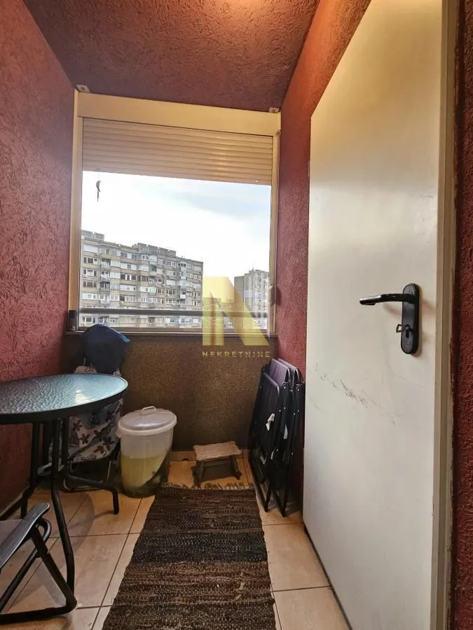 Prodaja, četvorosoban stan, 105m², Socijalno, Novi Sad Sve Podlokacije