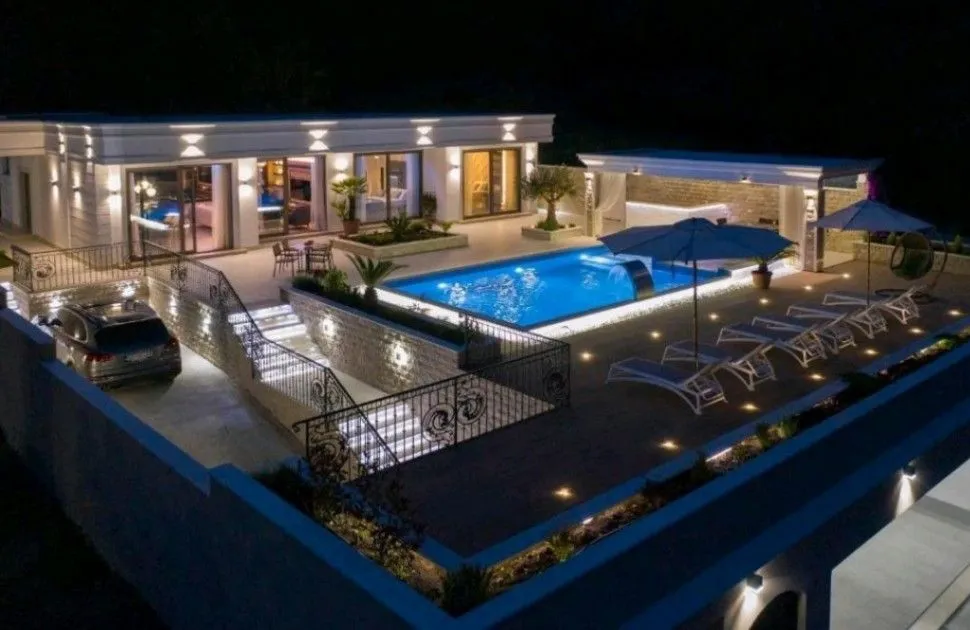 Sale, house, 200m², Lastva Grbaljska, Kotor