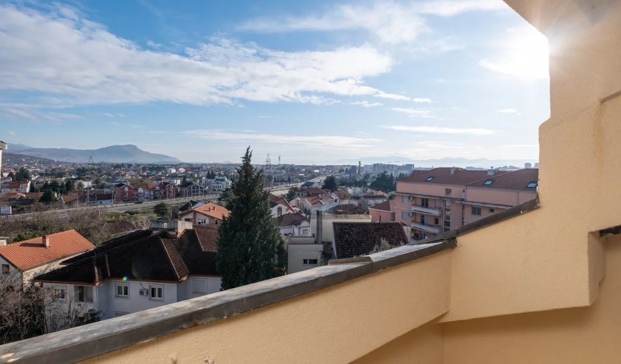 Rent, house, 280m², Gorica C, Podgorica
