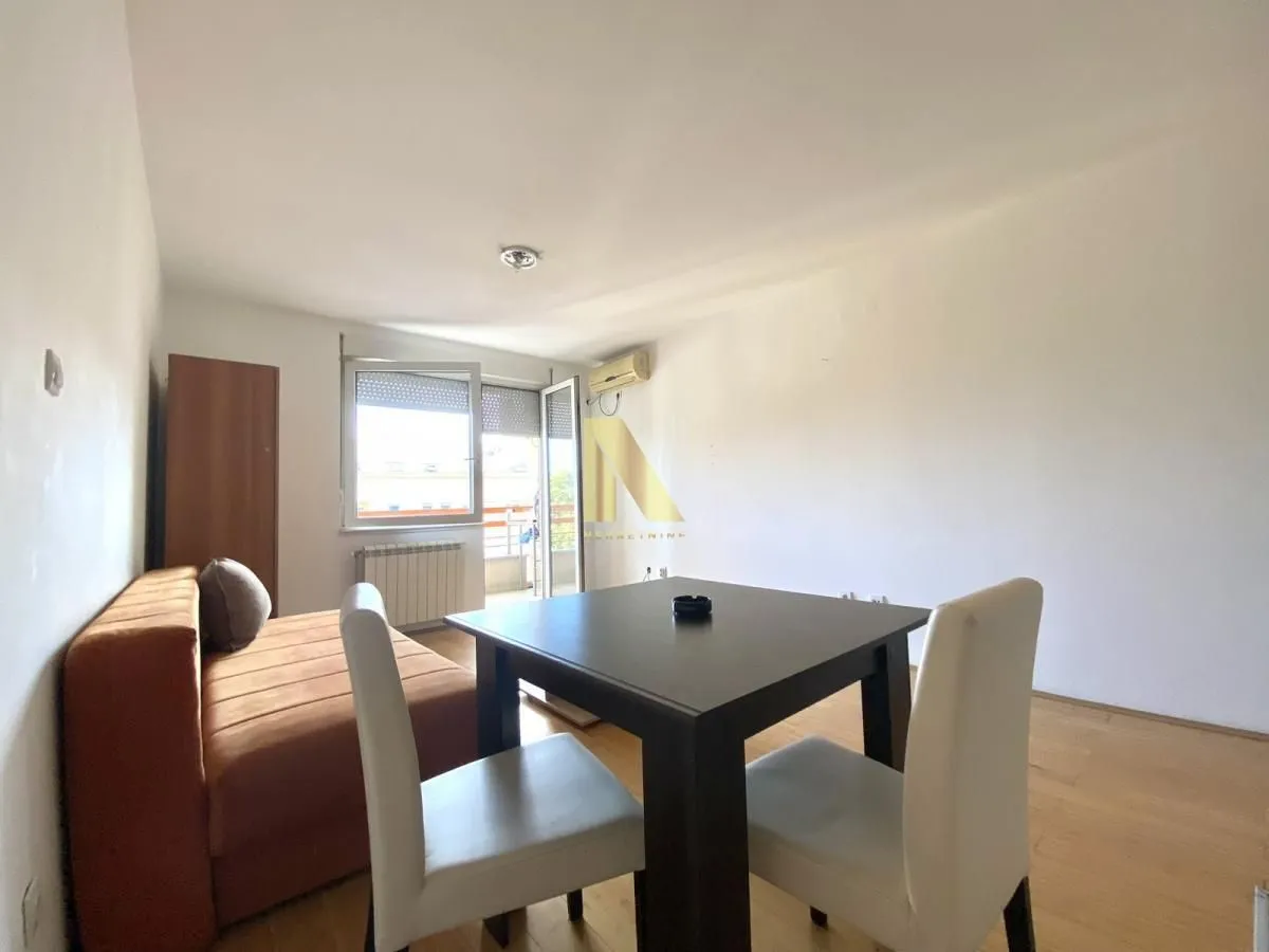 Izdavanje, garsonjera, 33m², Salajka, Novi Sad Sve Podlokacije