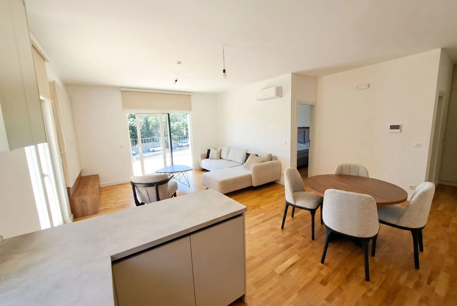 Prodaja, dvosoban stan, 63m², Sutomore, Bar