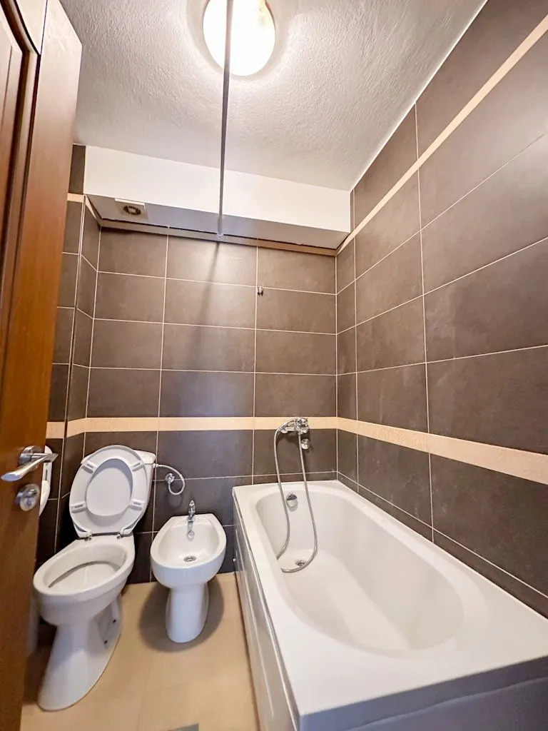 Izdavanje, trosoban stan, 137m², Stari Aerodrom, Podgorica