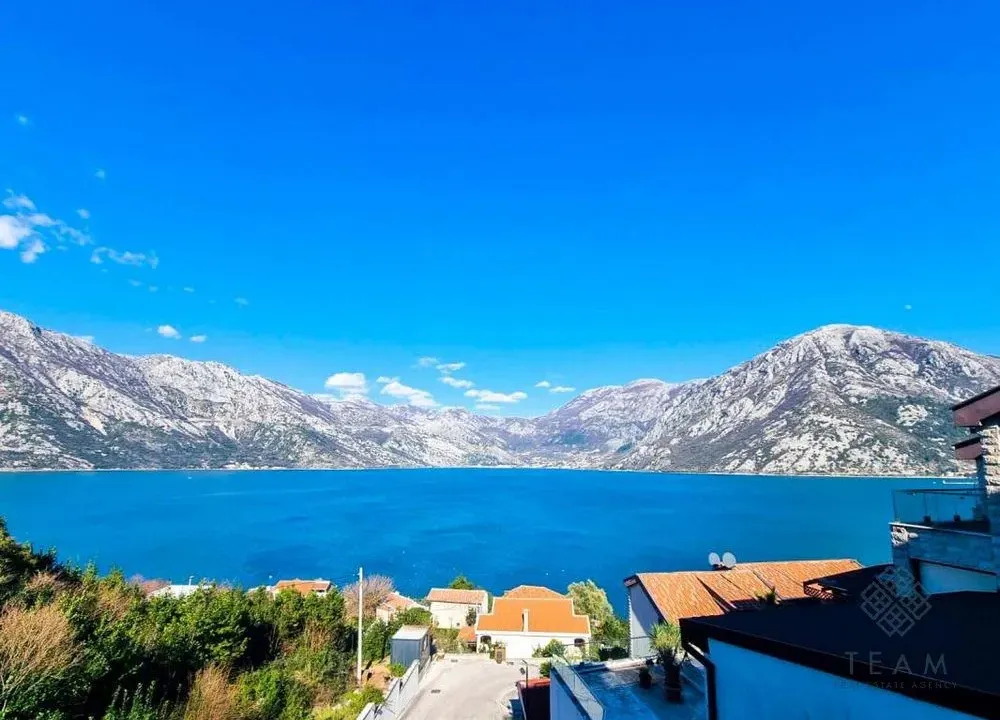 Sale, three bedroom apartment, 156m², Kostanjica, Kotor