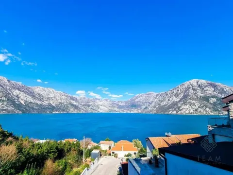 Sale, three bedroom apartment, 156m², Kostanjica, Kotor