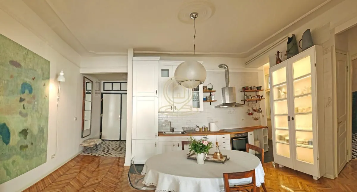 Izdavanje, trosoban stan, 141m², Kalenić Pijaca, Vračar Sve Podlokacije