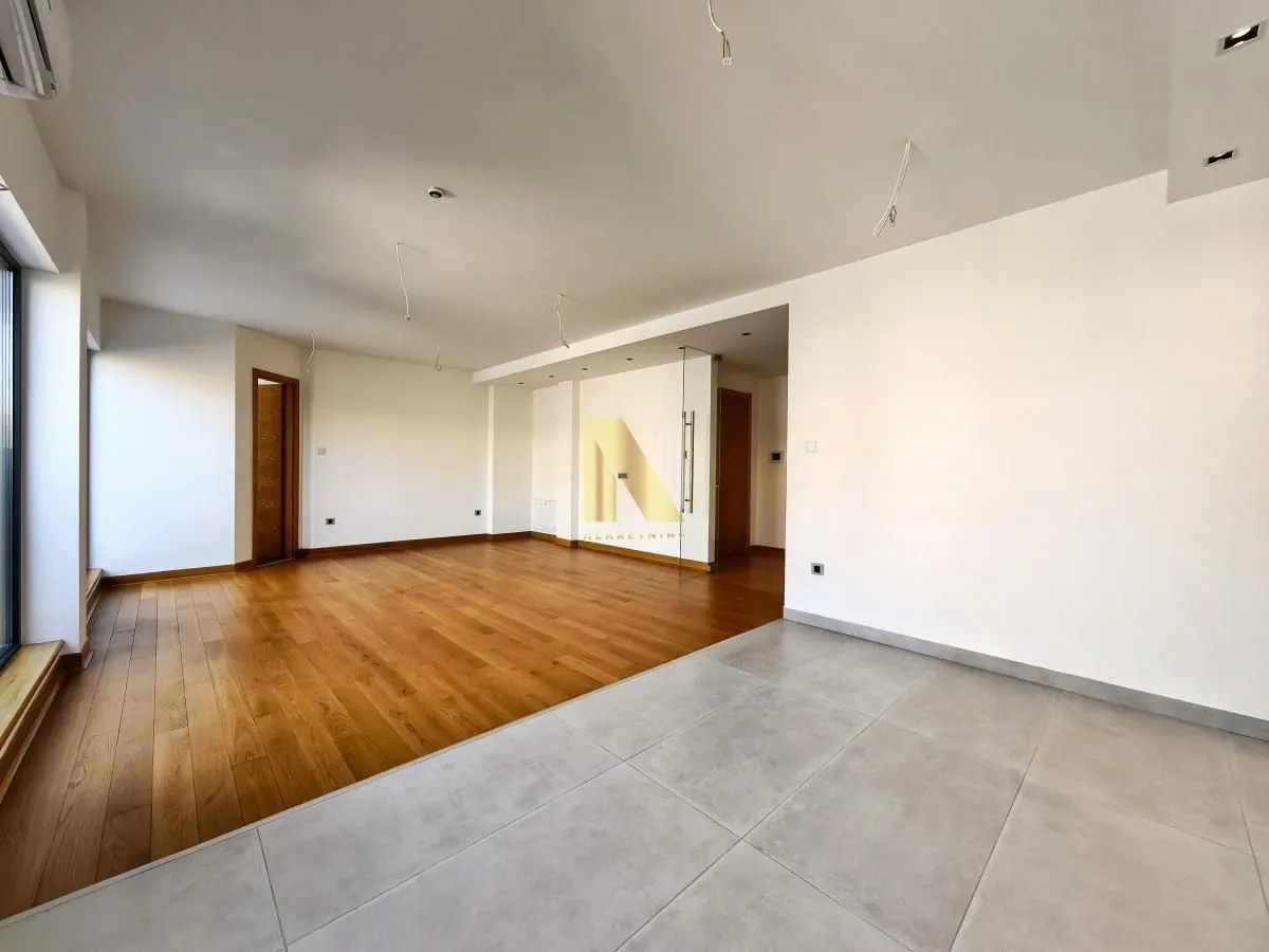 Prodaja, četvorosoban stan, 240m², Cara Dušana, Novi Sad Sve Podlokacije