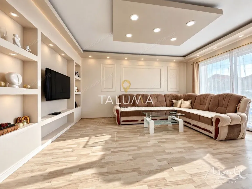 Sale, house, 200m², Donji Kokoti, Podgorica