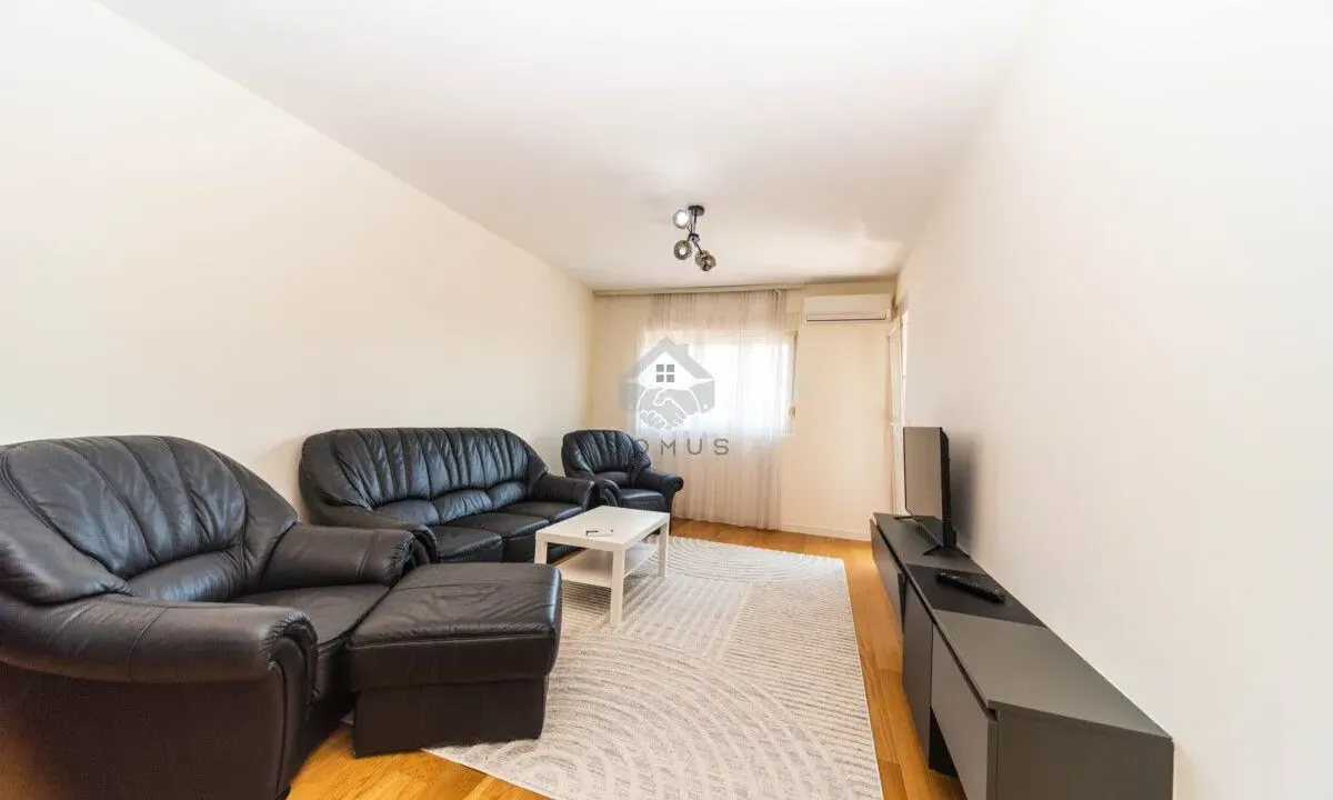 Izdavanje, jednosoban stan, 45m², Central Point, Podgorica