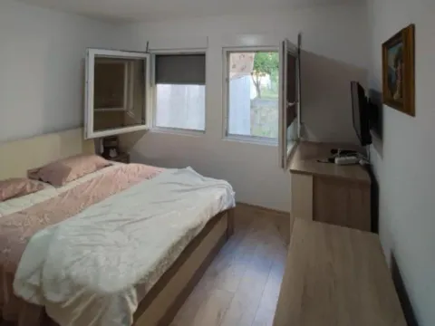 Izdavanje, jednosoban stan, 38m², Sveti Stasije, Kotor - image 4