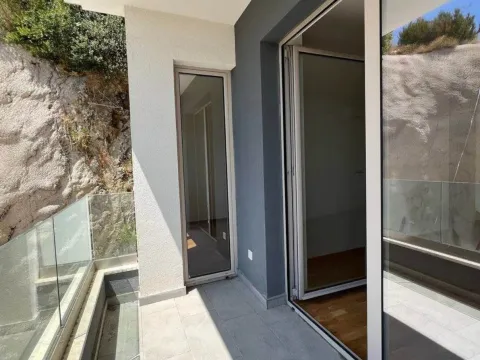 Sale, two bedroom apartment, 62m², Bečići, Budva - image 9