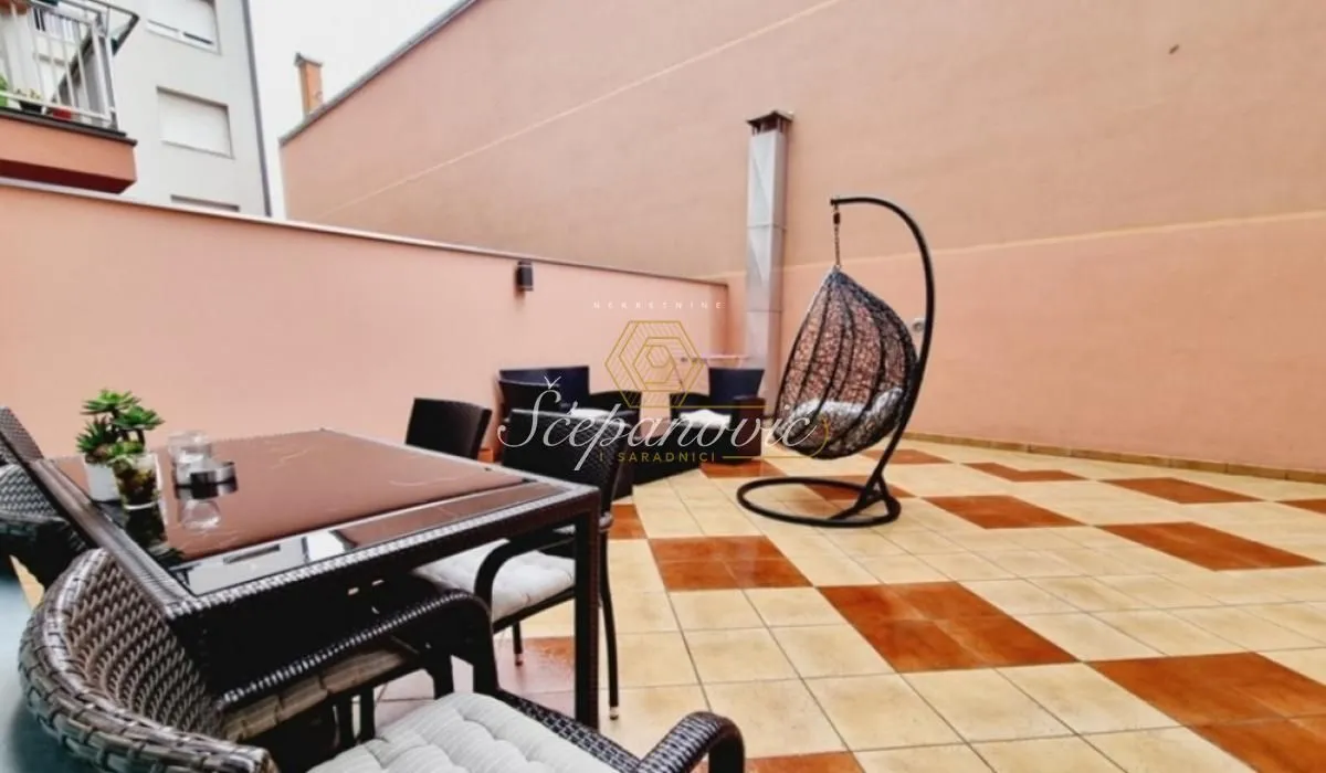 Prodaja, trosoban stan, 91m², Socijalno, Novi Sad Sve Podlokacije