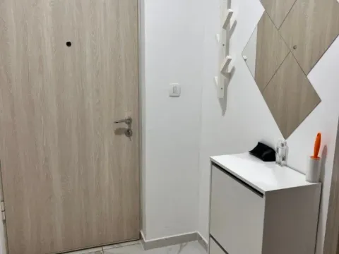 Izdavanje, jednosoban stan, 45m², Pobrežje, Podgorica - image 6