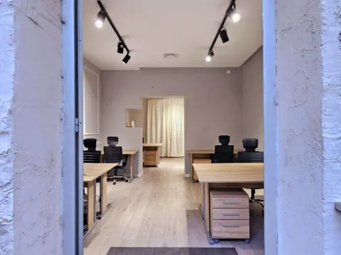 Izdavanje, poslovni prostor, 80m², Centar, Podgorica - image 11