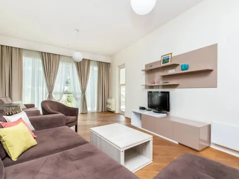 Izdavanje, jednosoban stan, 63m², Centar, Budva - image 3