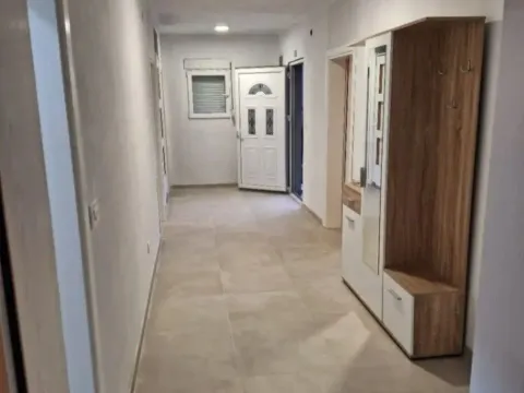 Izdavanje, kuća, 200m², Cijevna, Podgorica - image 7