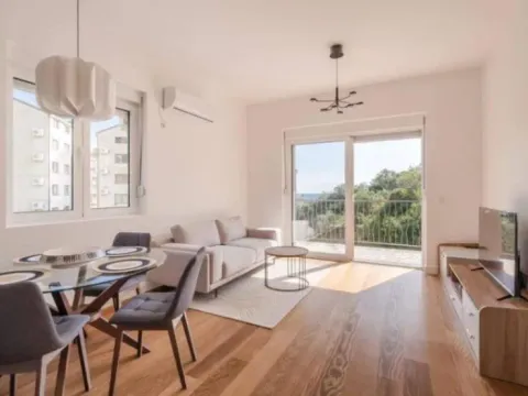 Rent, two bedroom apartment, 75m², Budva, Crna Gora - image 2