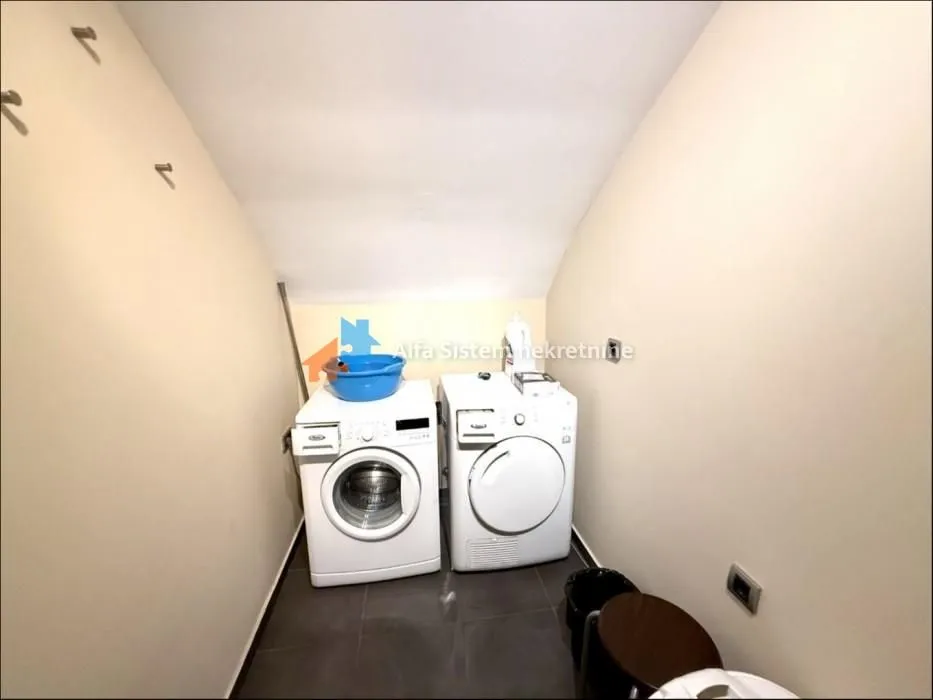 Izdavanje, stan, 160m², Crveni Krst, Beograd
